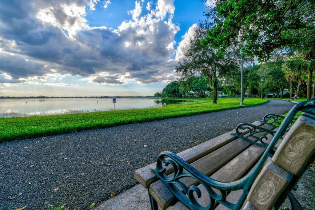 Tropical Beach & Lakefront Home Вест-Палм-Біч Екстер'єр фото